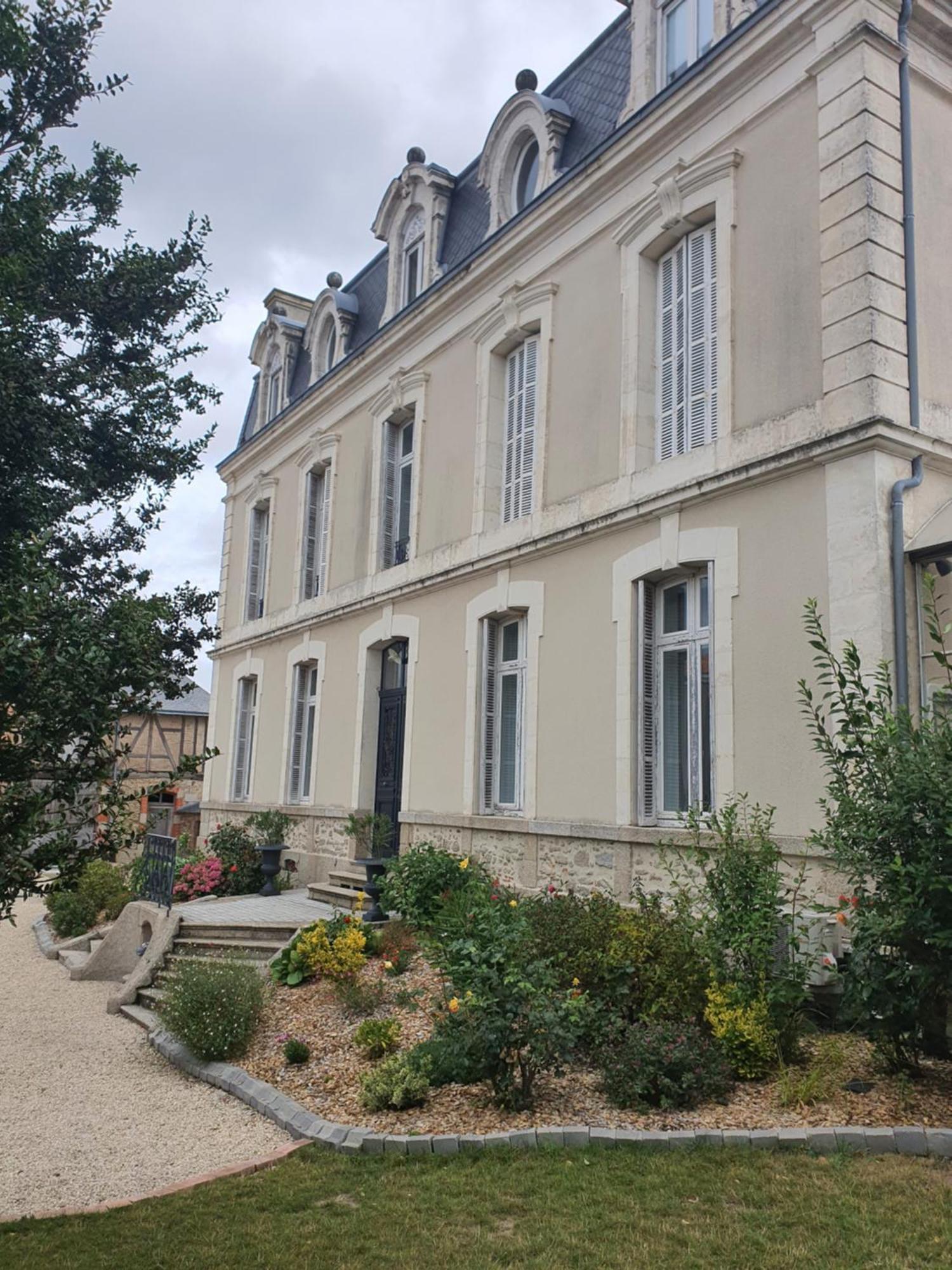 Les 5 Escales Acomodação com café da manhã Parthenay Exterior foto
