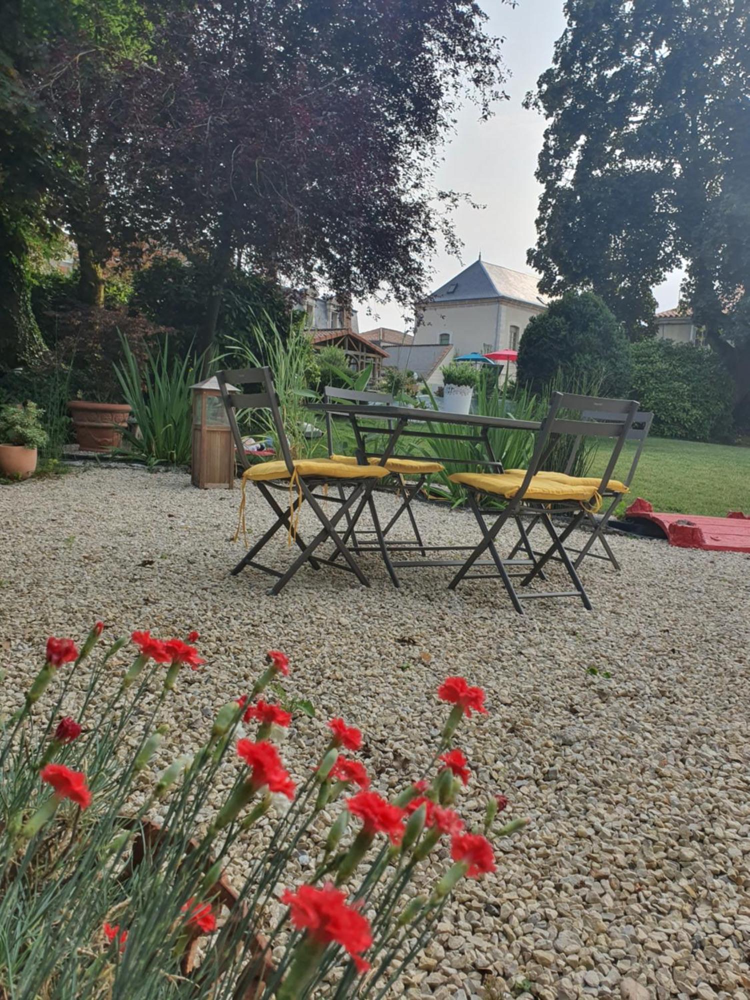 Les 5 Escales Acomodação com café da manhã Parthenay Exterior foto