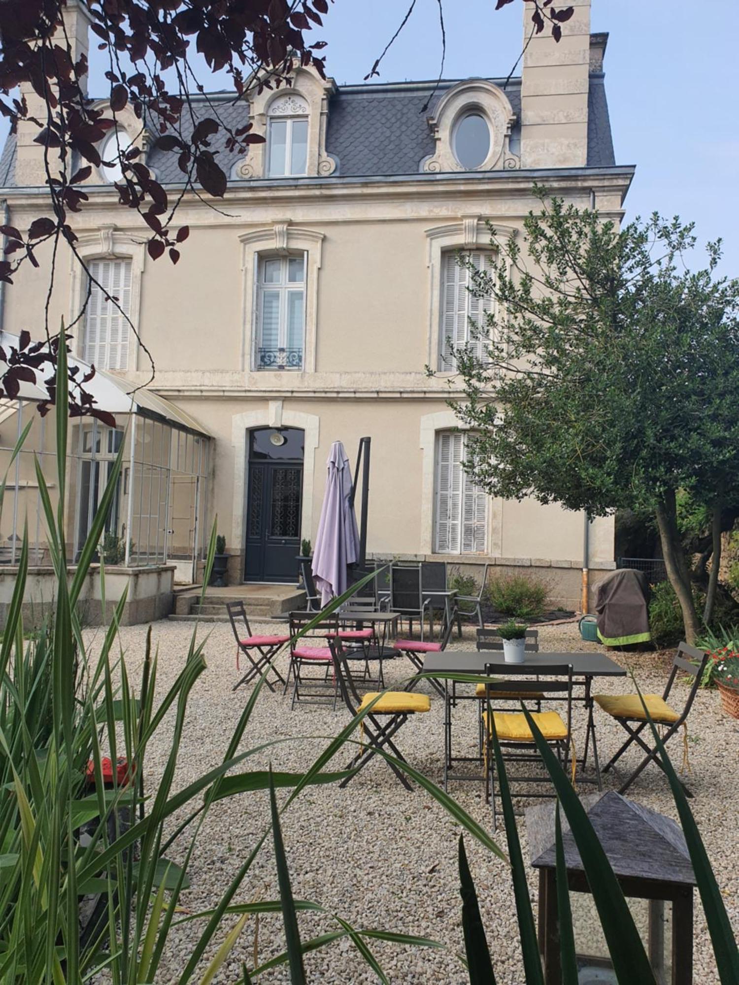 Les 5 Escales Acomodação com café da manhã Parthenay Exterior foto
