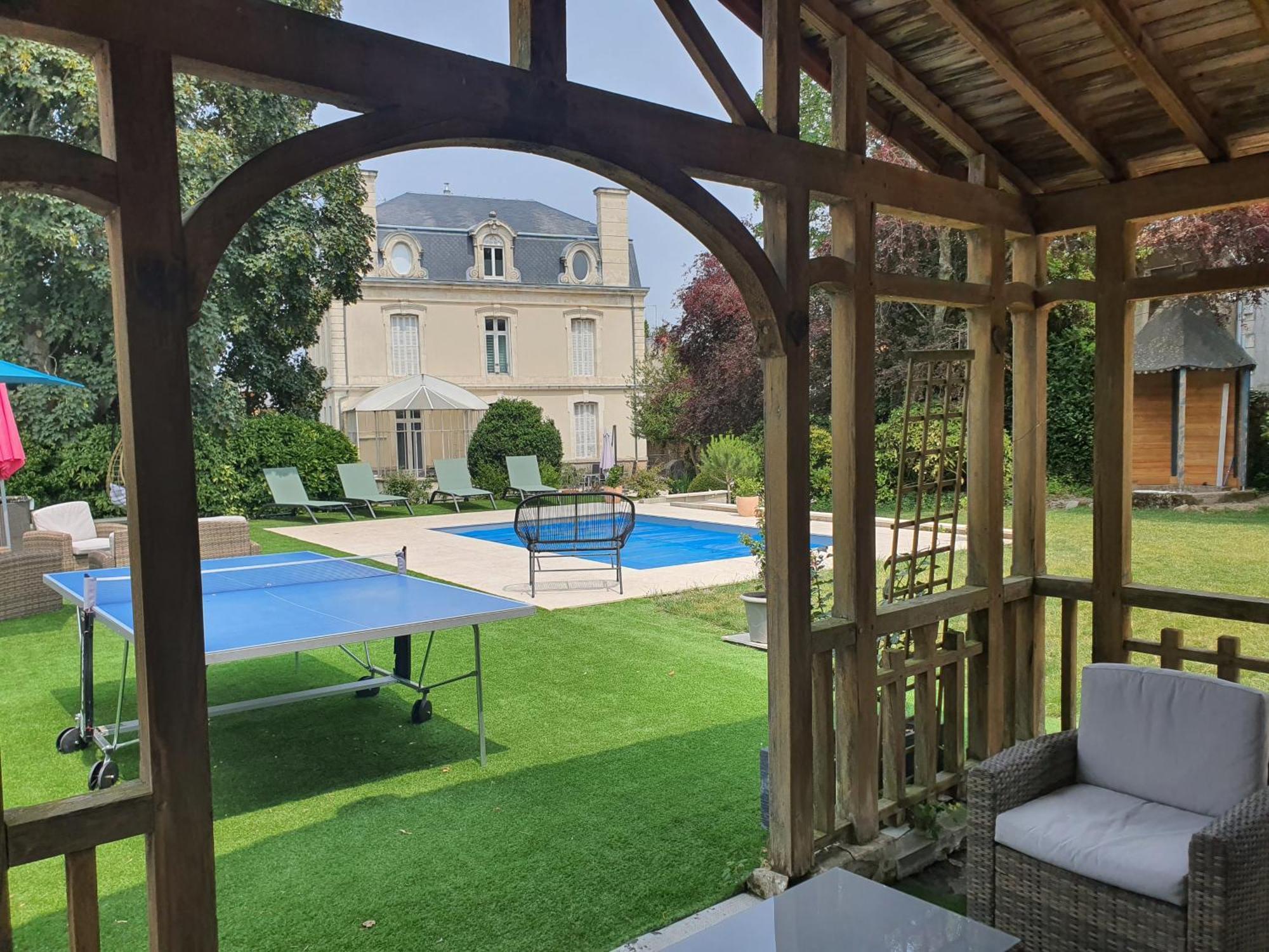 Les 5 Escales Acomodação com café da manhã Parthenay Exterior foto